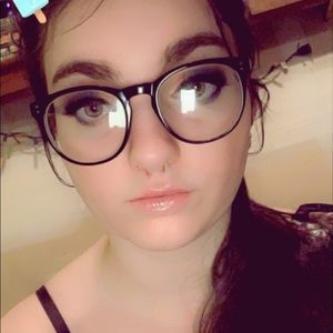 Meet your Posher, Lacee